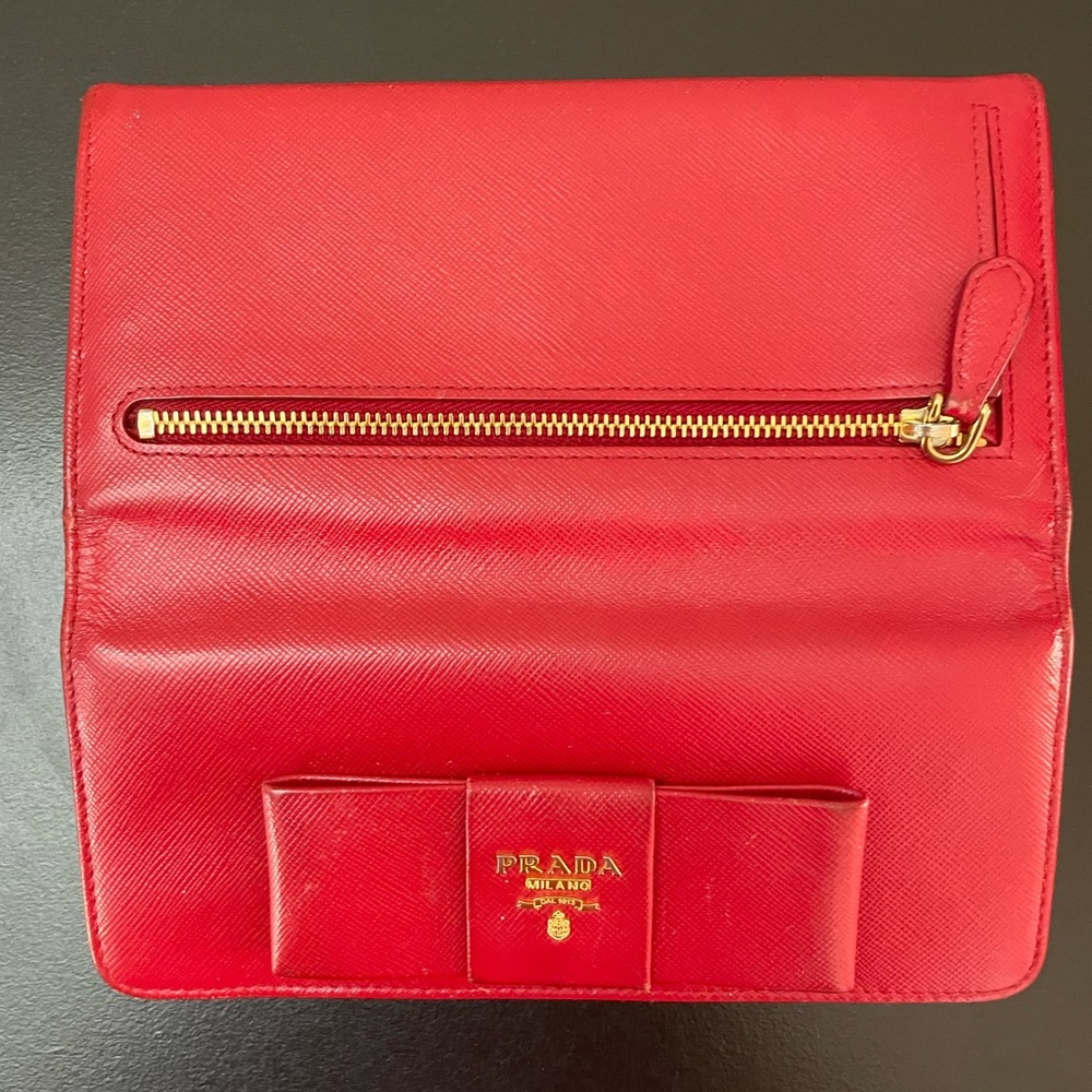 Prada - Picture 3 of 6